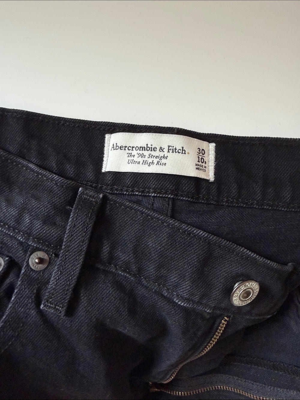Abercrombie & Fitch The ‘90s Straight Ultra High Rise Jeans